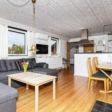 6 Person In Semesterbostad